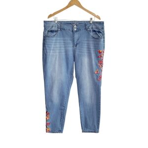 Sandpiper Floral Embroidered Cropped High Rise Light Wash Jeans Women's Size 22W